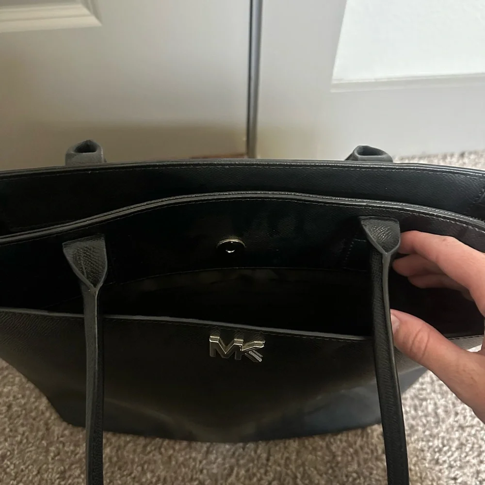 Michael Kors Classic Black Tote - Picture 3 of 10